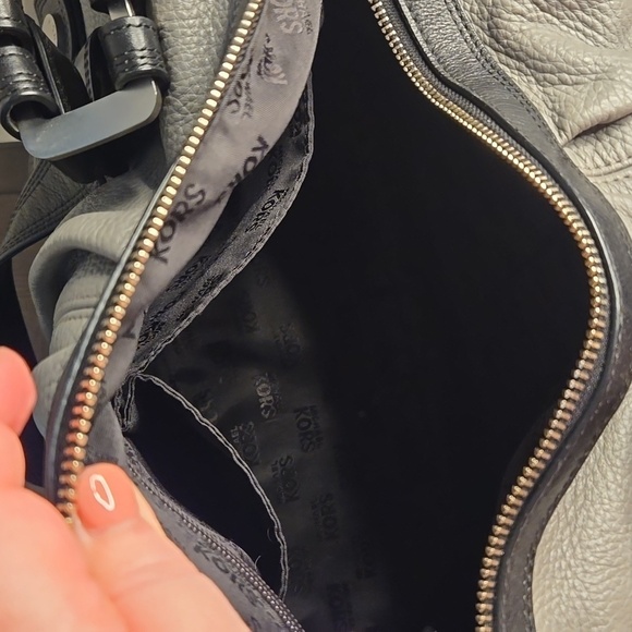 Michael Kors Satchel Medium Duffle Leather Bag - Picture 5 of 6